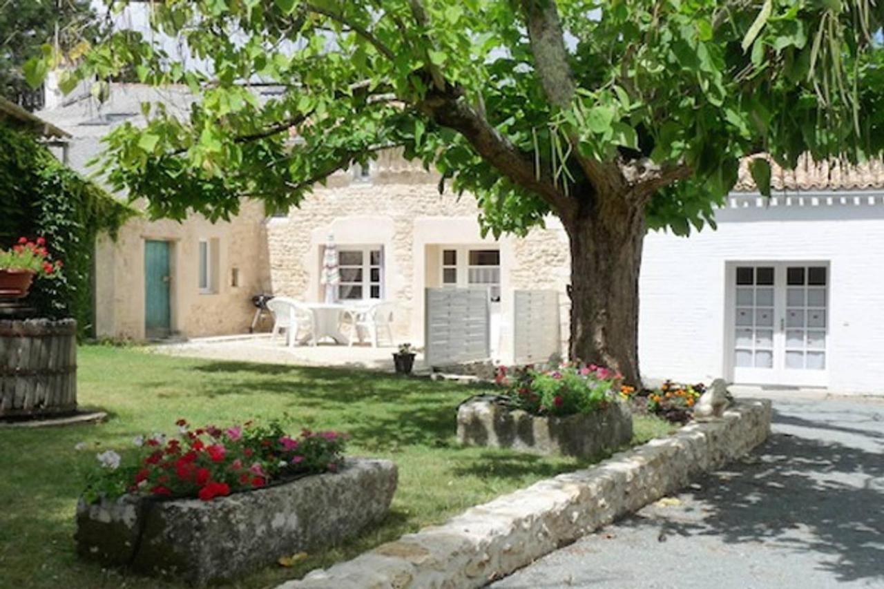 Gites Chez Belliveau Meursac Exterior foto